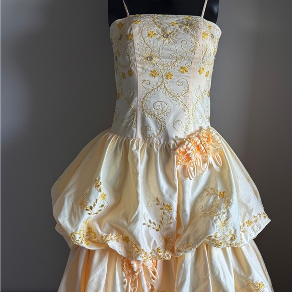 Elegant Yellow Tiered Gown - Picture 15 of 15